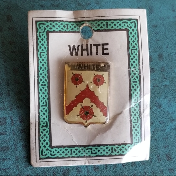 Vintage White family crest pin lapel enamel brooch coat of arms - Picture 1 of 5